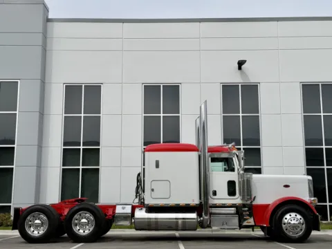 Another view of 2013 PETERBILT 389 for sale in New Lenox, IL at Forge Truck Centers - Illinois