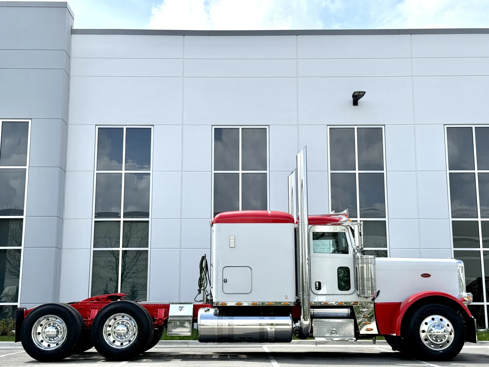 2013 Peterbilt 389 - image 3