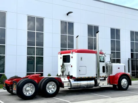 More photos of 2013 PETERBILT 389 at Forge Truck Centers - Illinois, IL