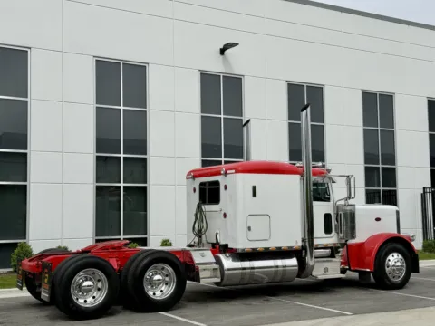 More photos of 2013 PETERBILT 389 at Forge Truck Centers - Illinois, IL