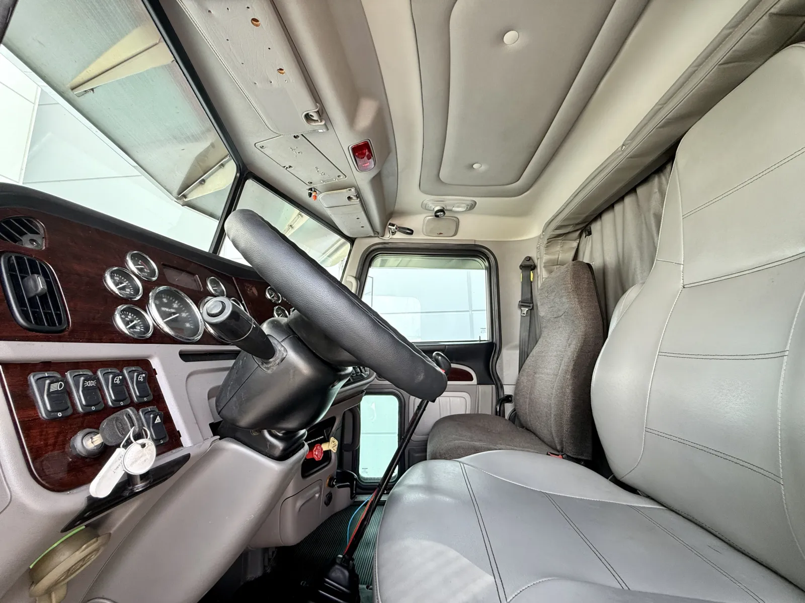 2013 Peterbilt 389 - image 14