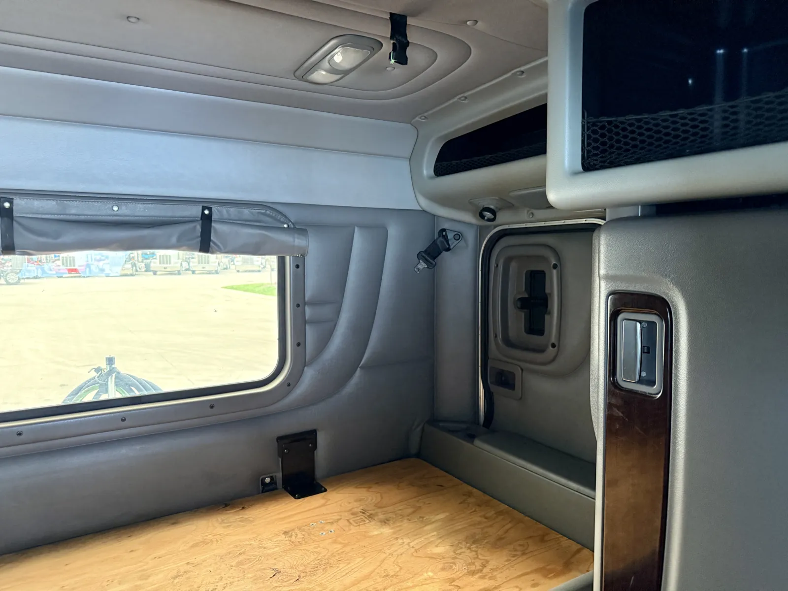 2013 Peterbilt 389 - image 24