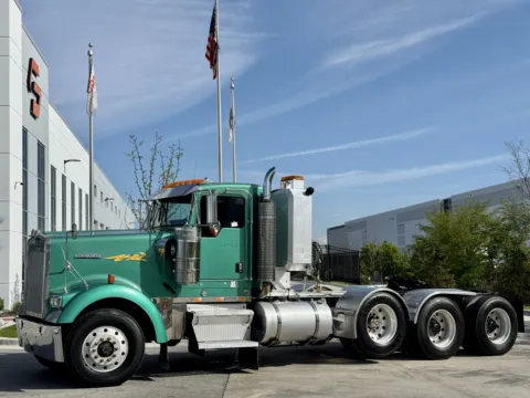 2005 KENWORTH W900 for sale in New Lenox, IL