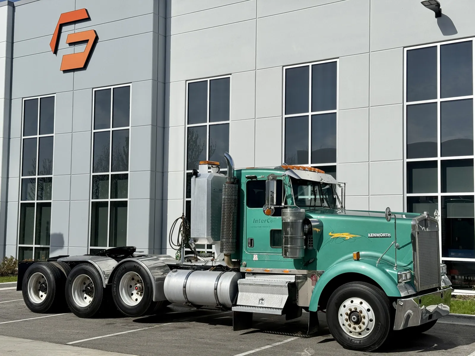 2005 Kenworth W900 - image 2