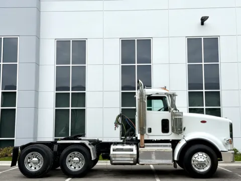 Another view of 2015 PETERBILT 367 for sale in New Lenox, IL at Forge Truck Centers - Illinois