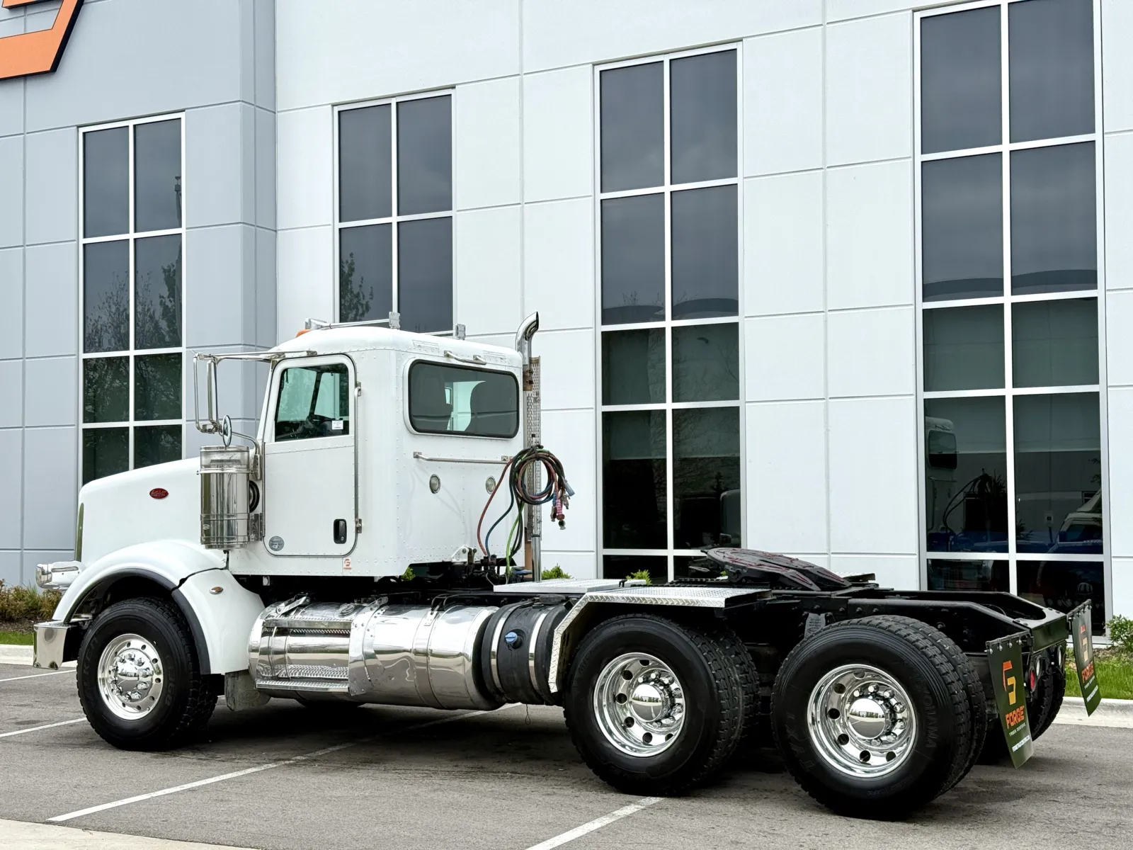 2015 Peterbilt 367 in New Lenox, IL — photo 6