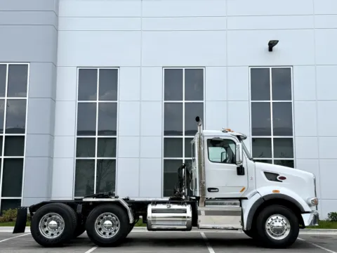 Another view of 2016 PETERBILT 567 for sale in New Lenox, IL at Forge Truck Centers - Illinois