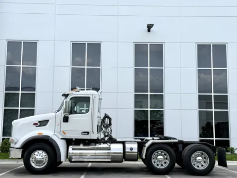 More photos of 2016 PETERBILT 567 at Forge Truck Centers - Illinois, IL