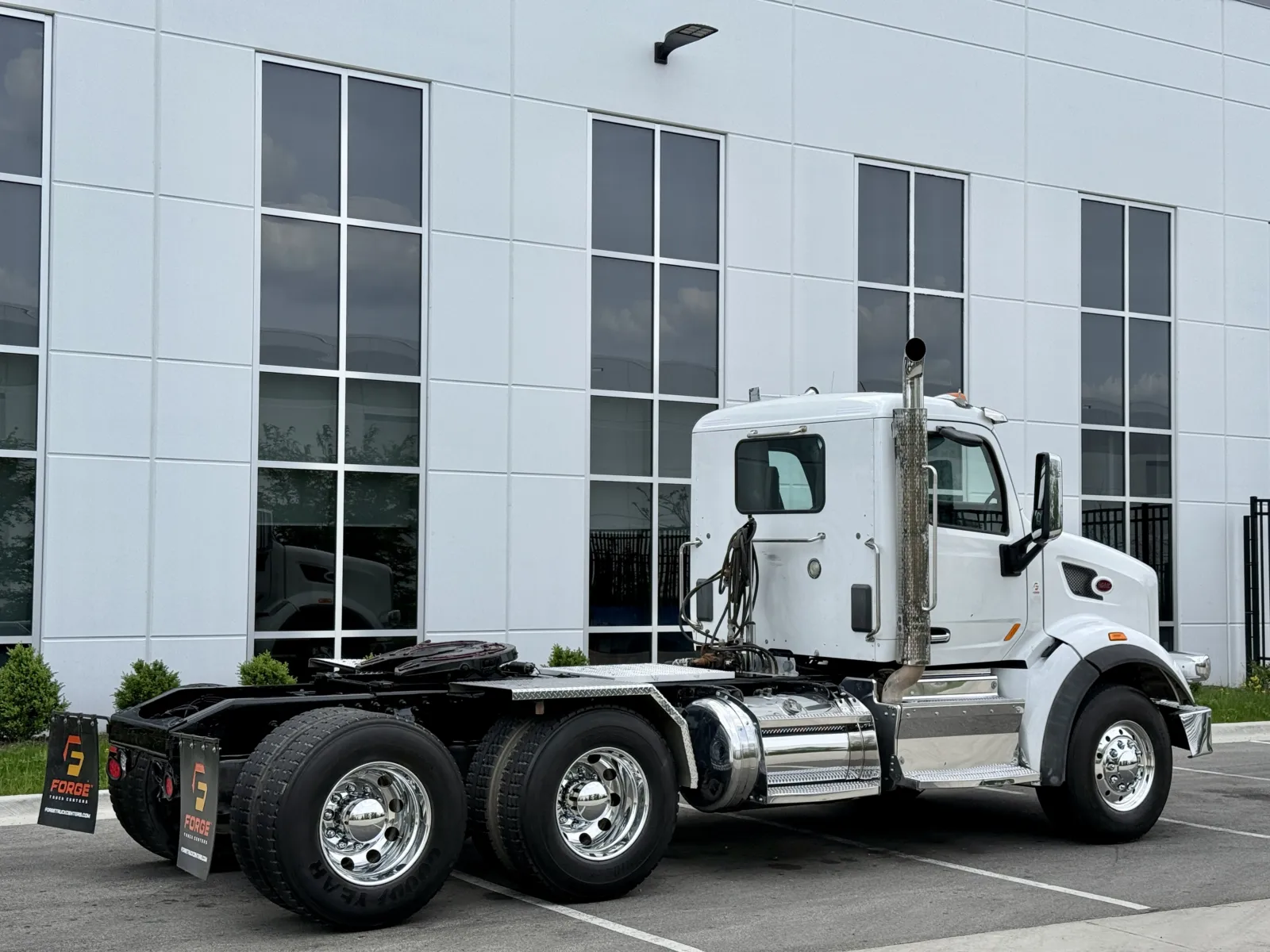 2016 Peterbilt 567 - image 5