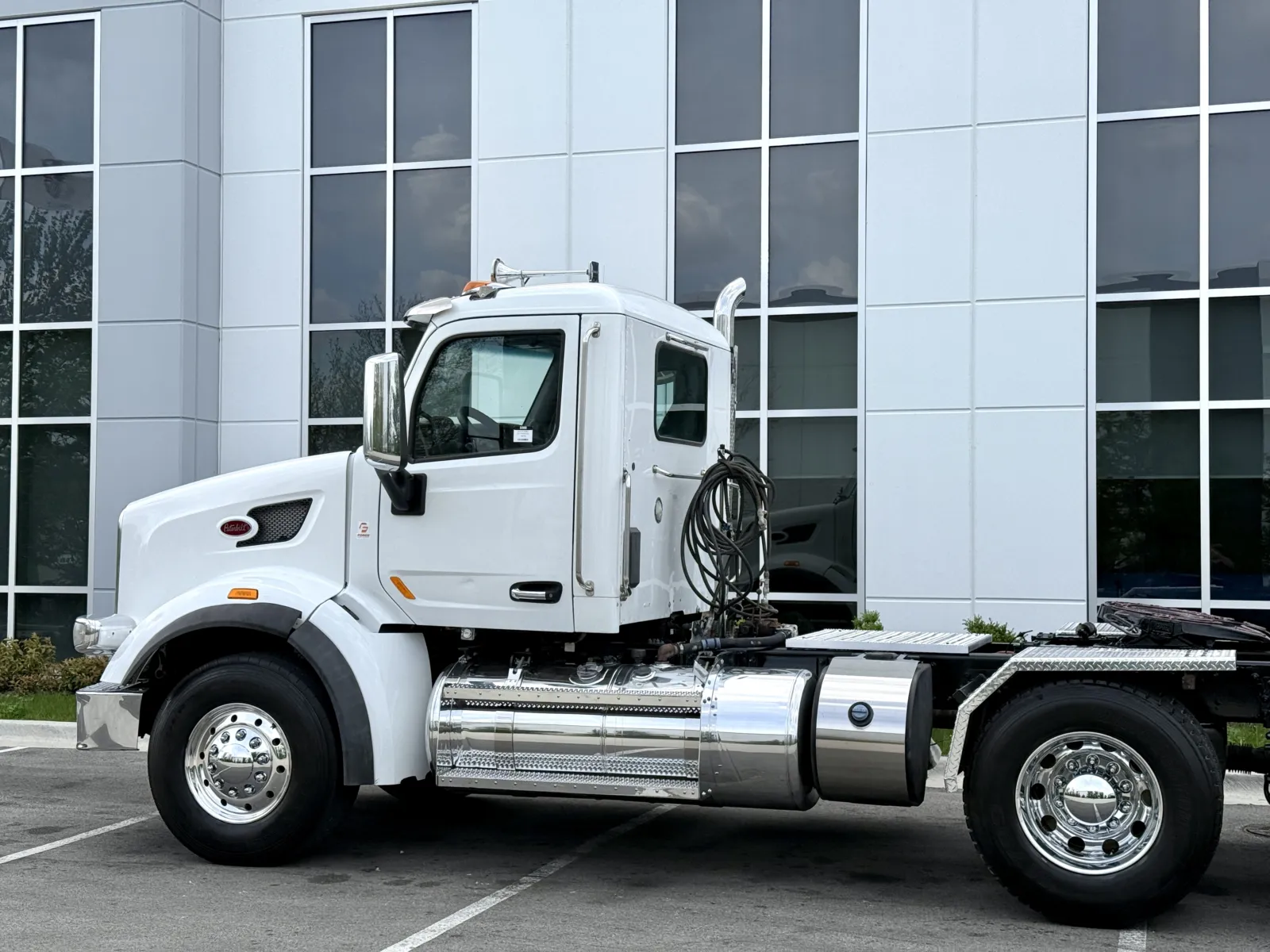 2016 Peterbilt 567 - image 8