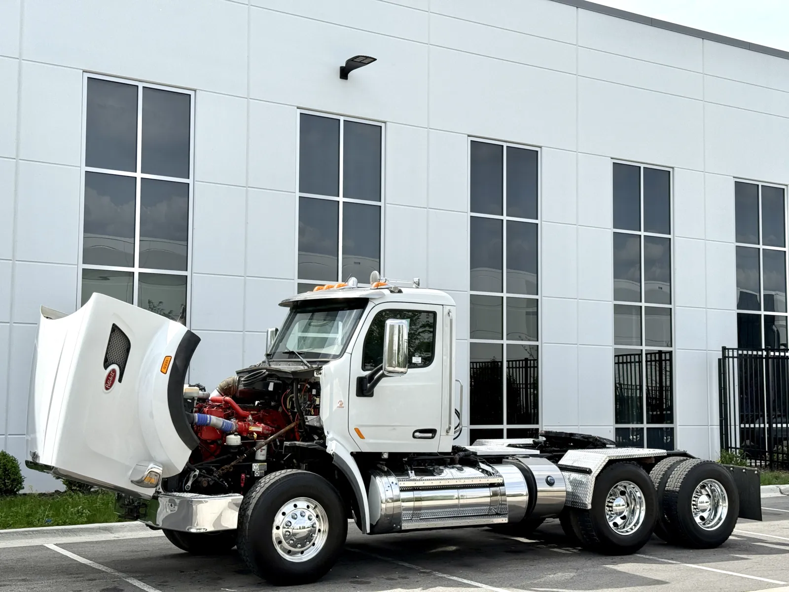 2016 Peterbilt 567 - image 10