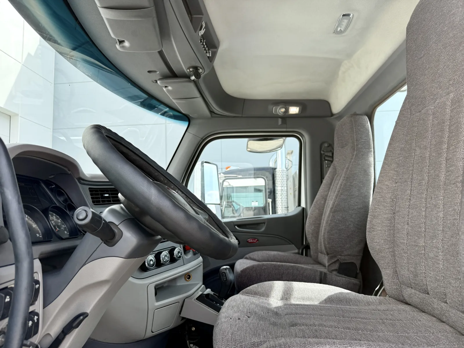 2016 Peterbilt 567 - image 14