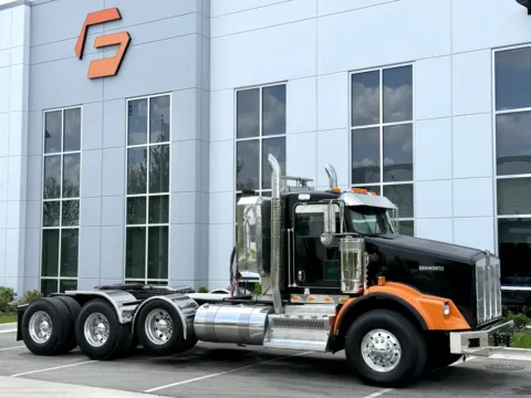 Photos of 2012 KENWORTH T800 for sale in New Lenox, IL at Forge Truck Centers - Illinois