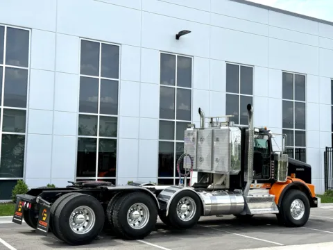More photos of 2012 KENWORTH T800 at Forge Truck Centers - Illinois, IL