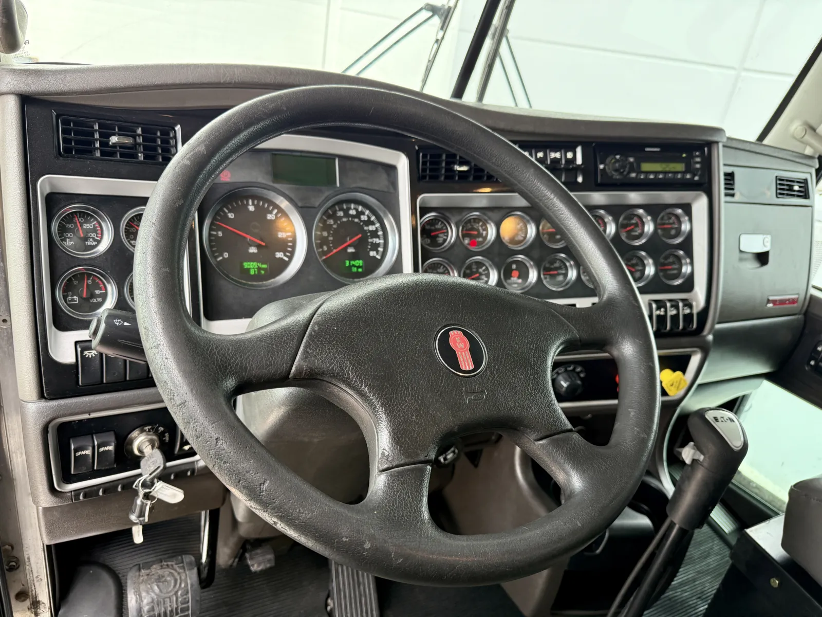 2012 Kenworth T800 - image 15