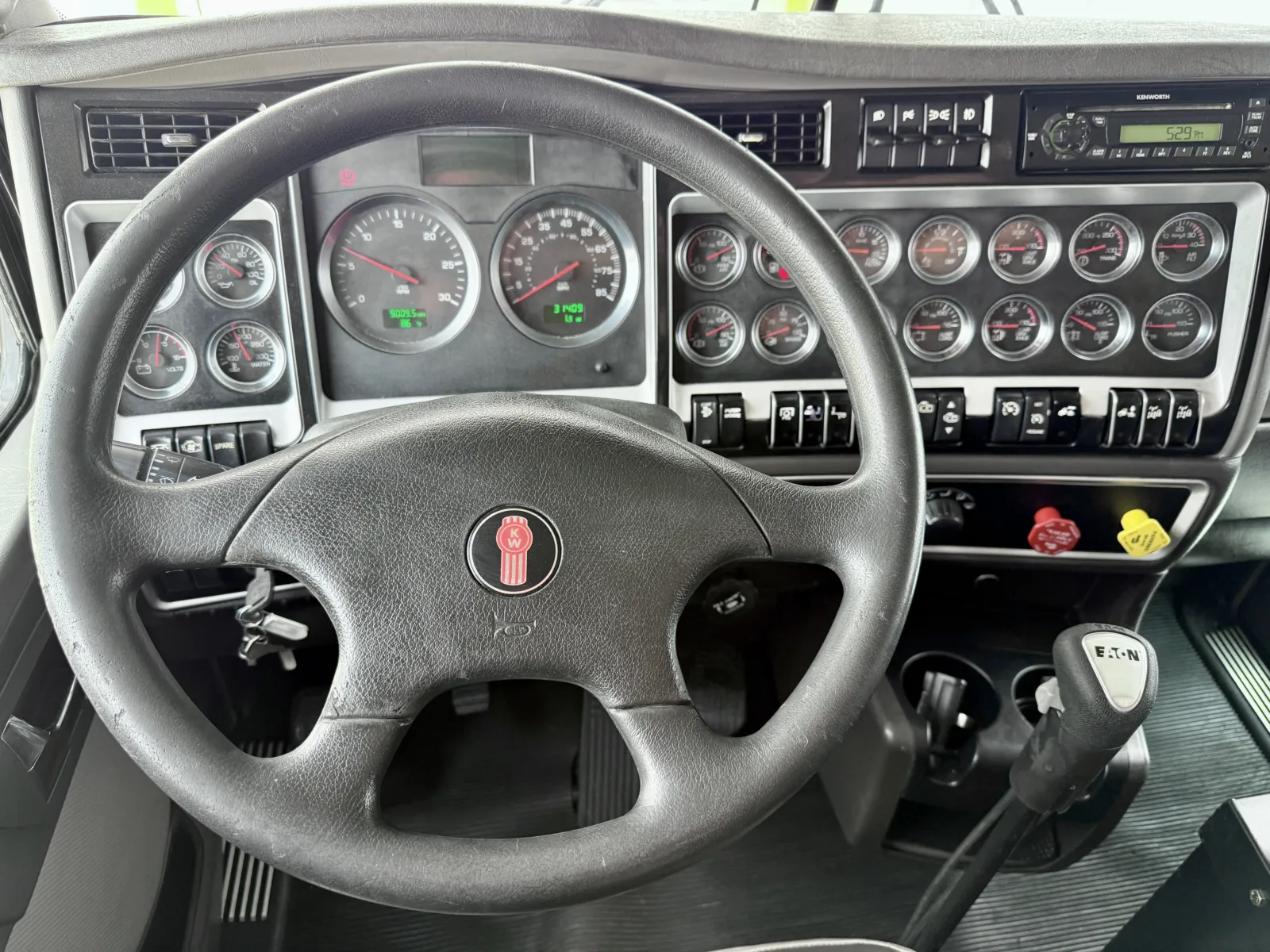 2012 Kenworth T800 - image 16