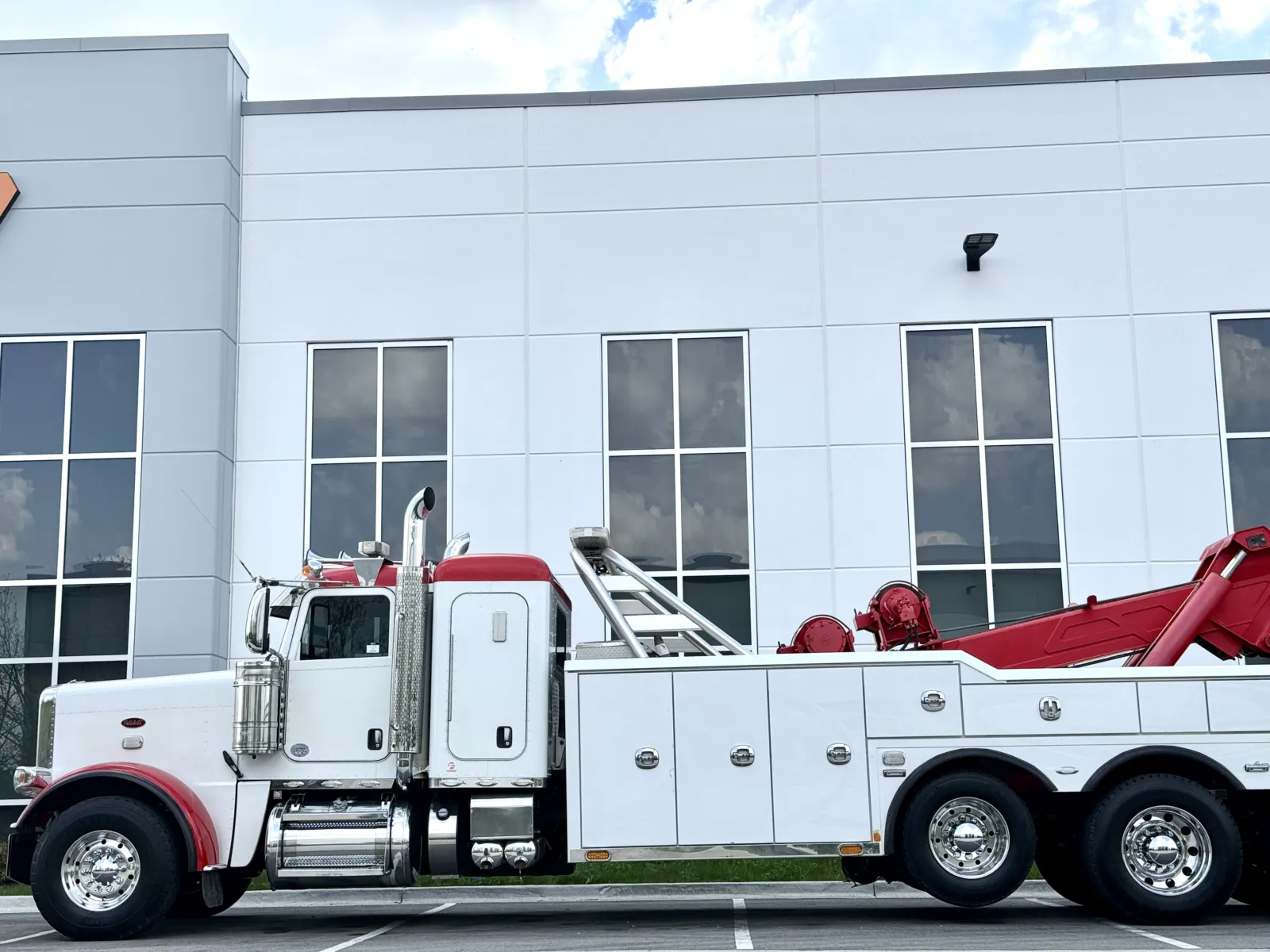 2017 Peterbilt 389 - image 8