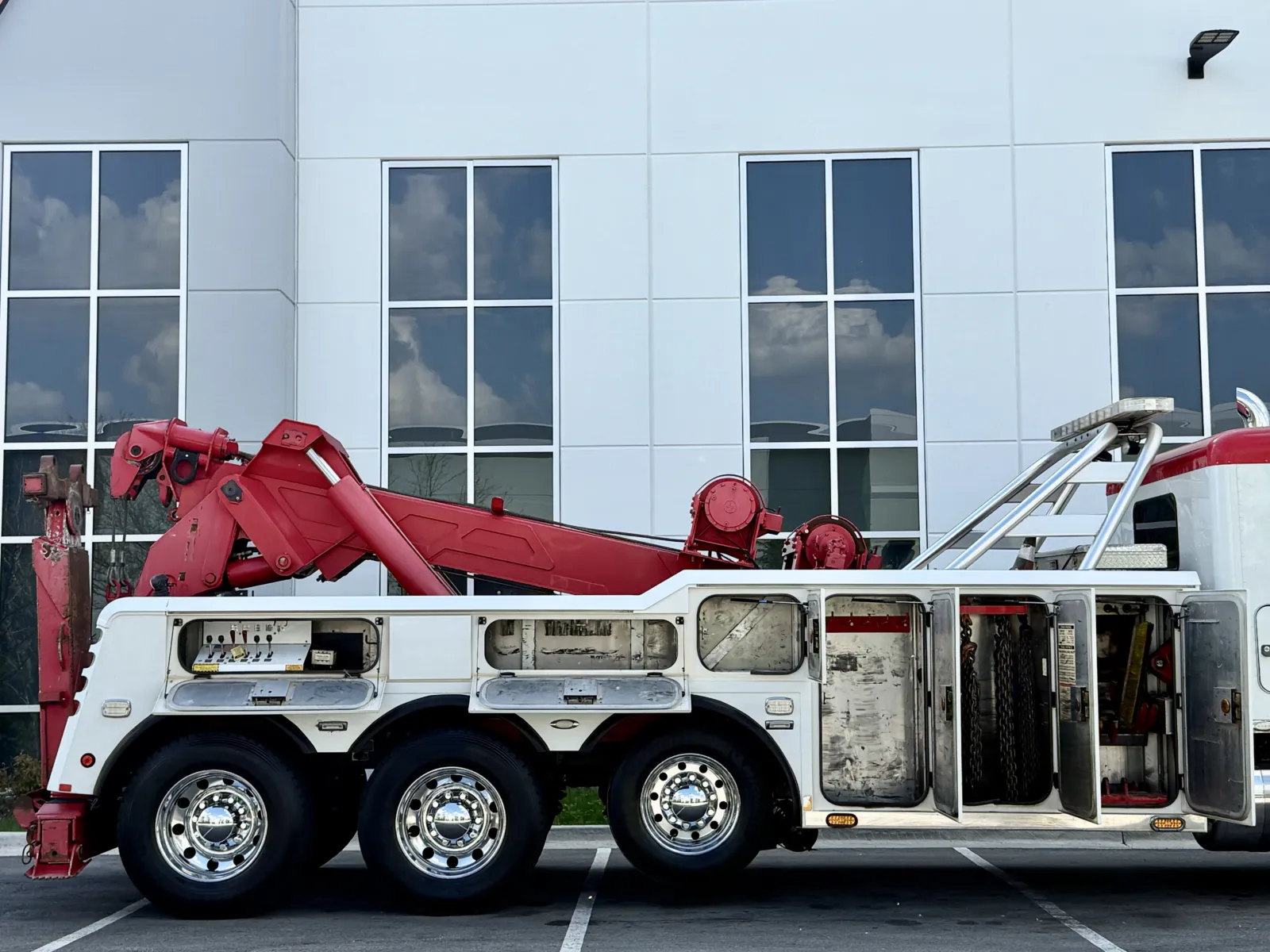 2017 Peterbilt 389 - image 9