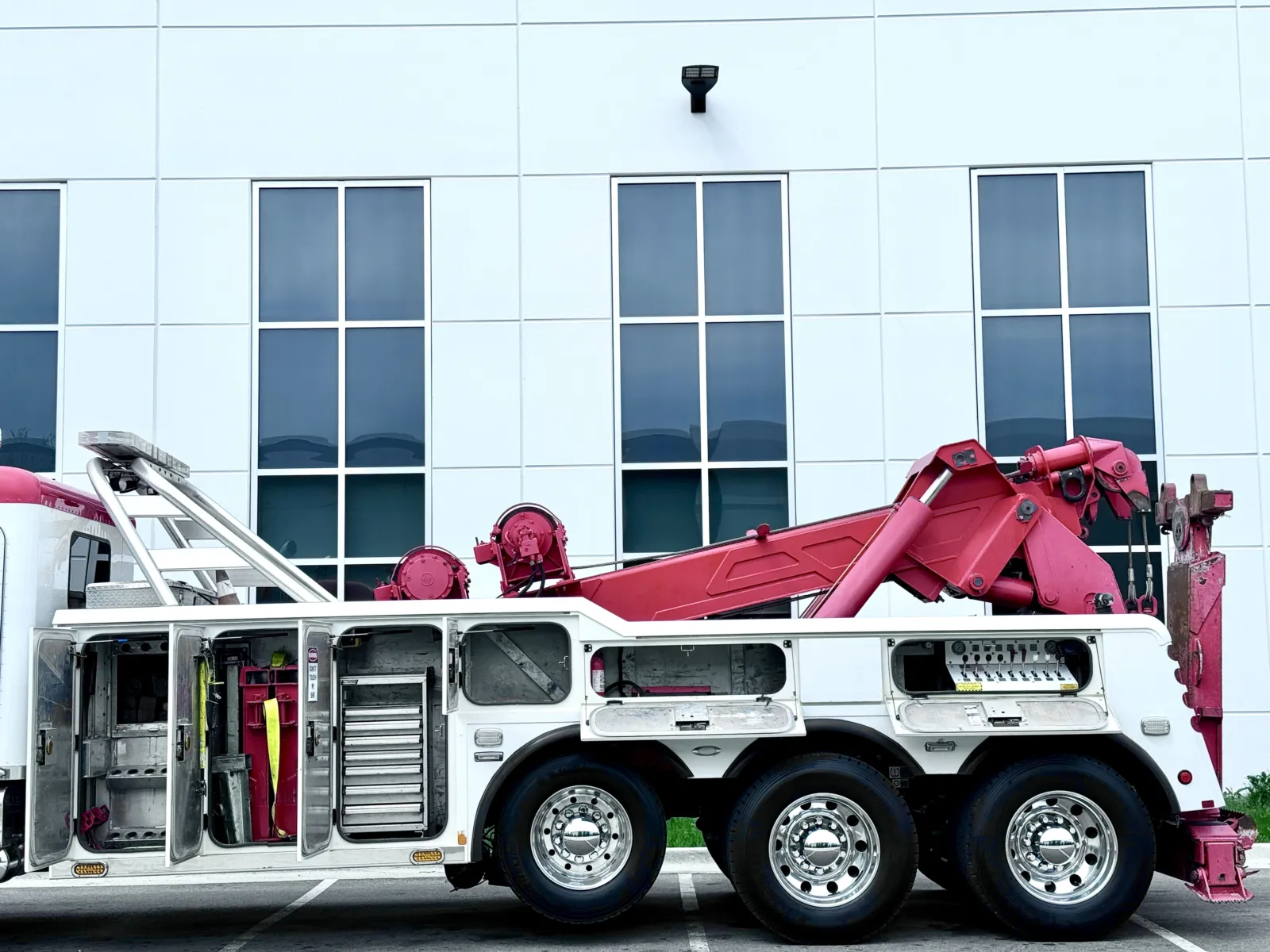 2017 Peterbilt 389 - image 10