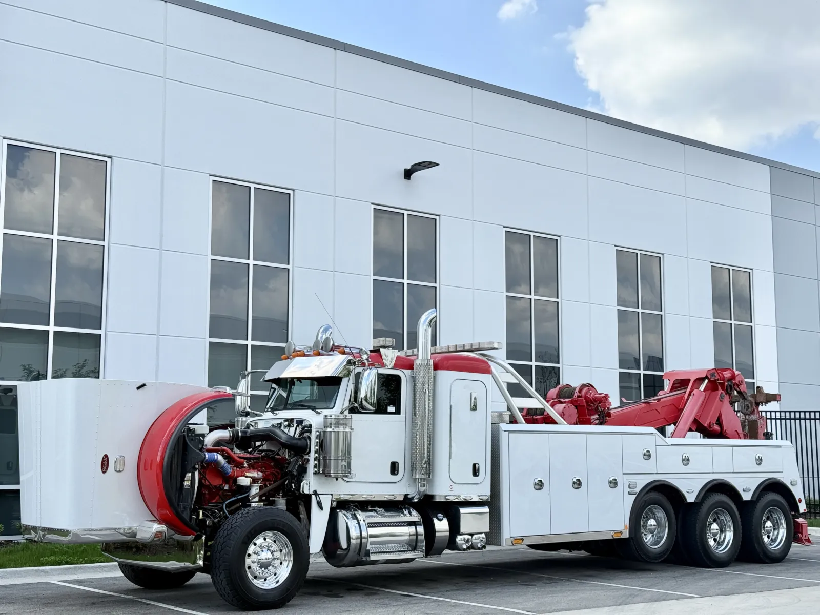 2017 Peterbilt 389 - image 12