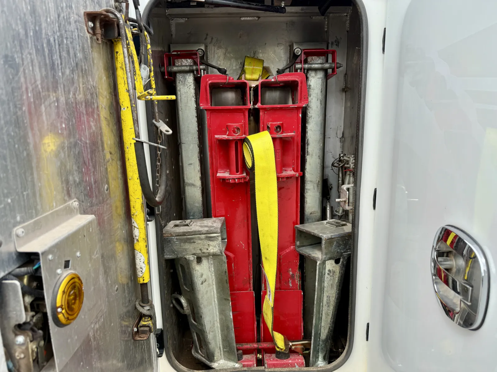 2017 Peterbilt 389 - image 15