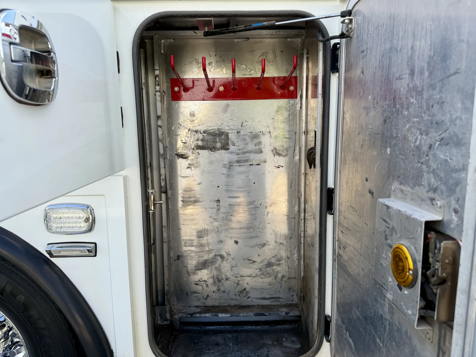 2017 Peterbilt 389 - image 22