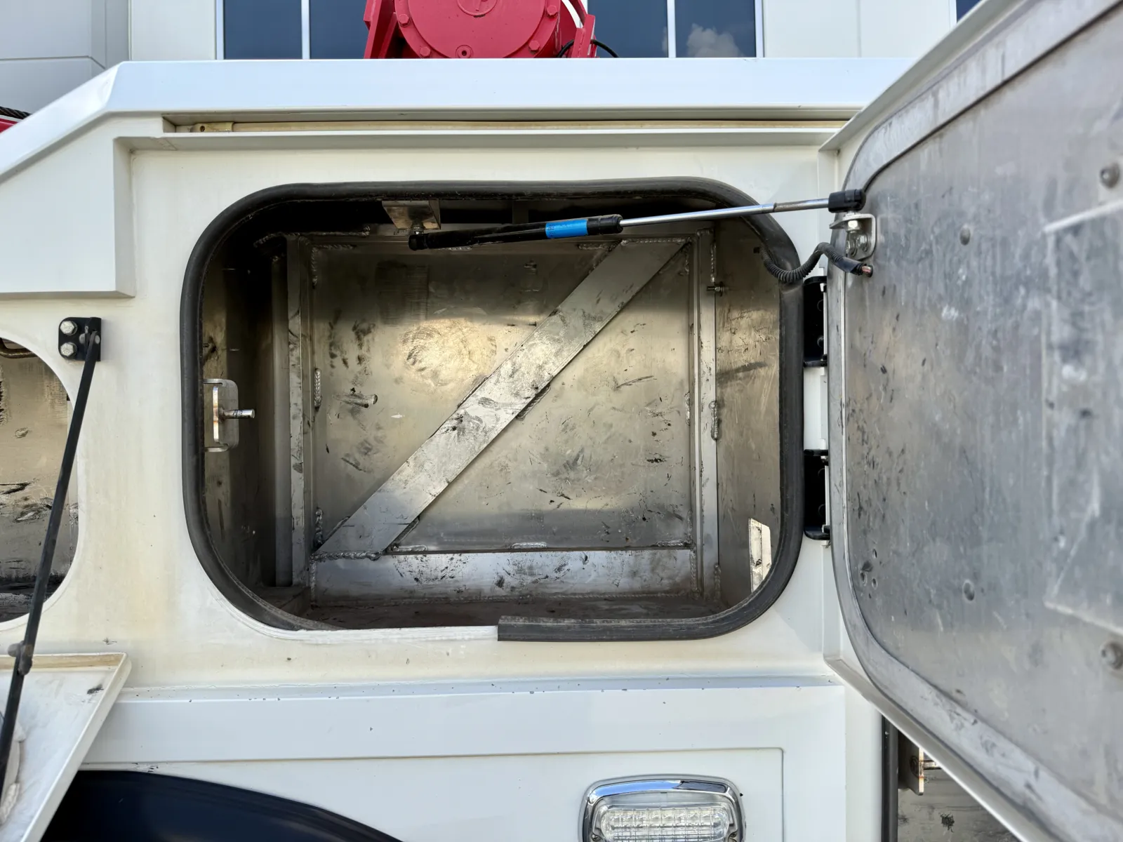 2017 Peterbilt 389 - image 23