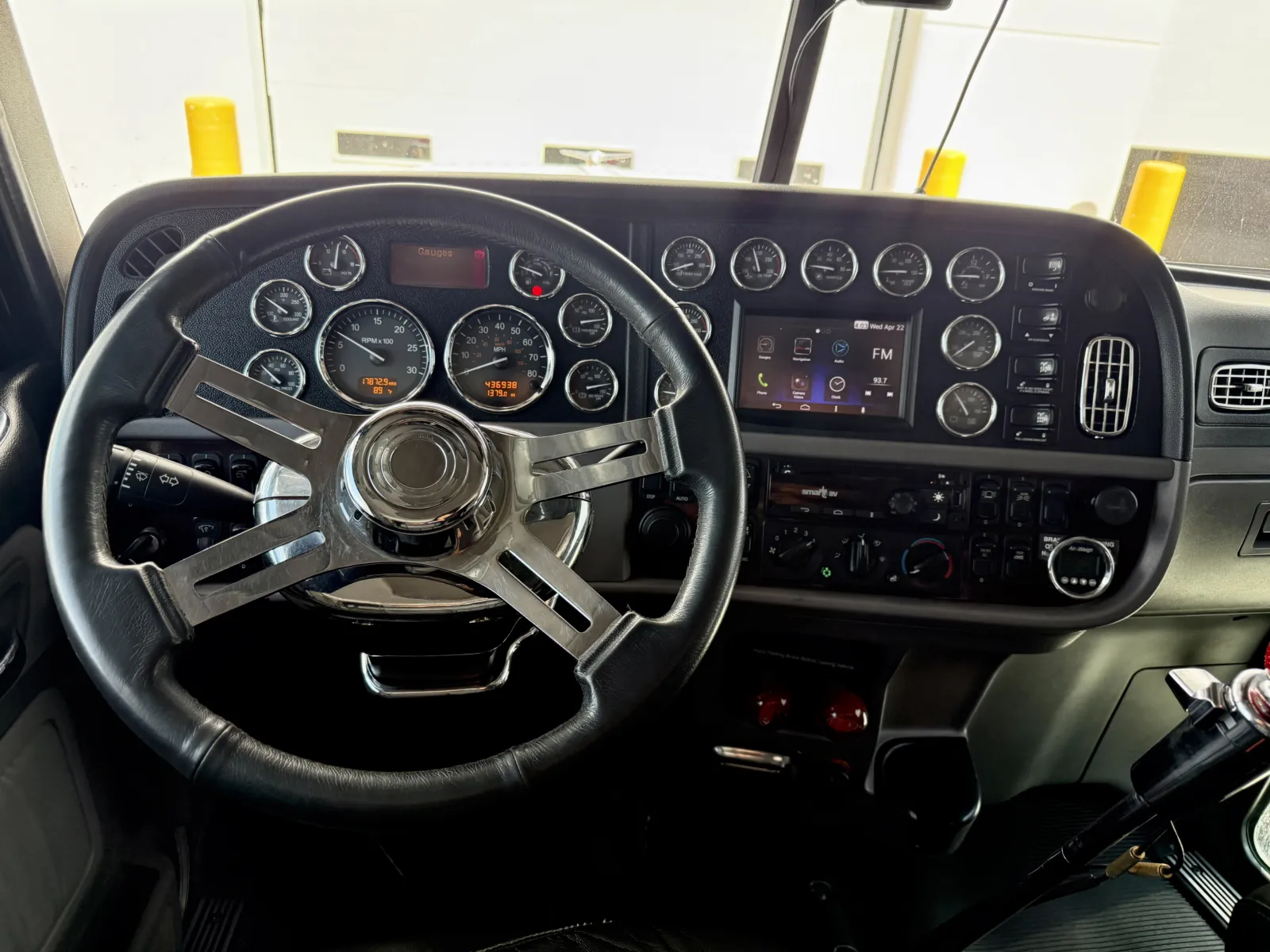 2017 Peterbilt 389 - image 30