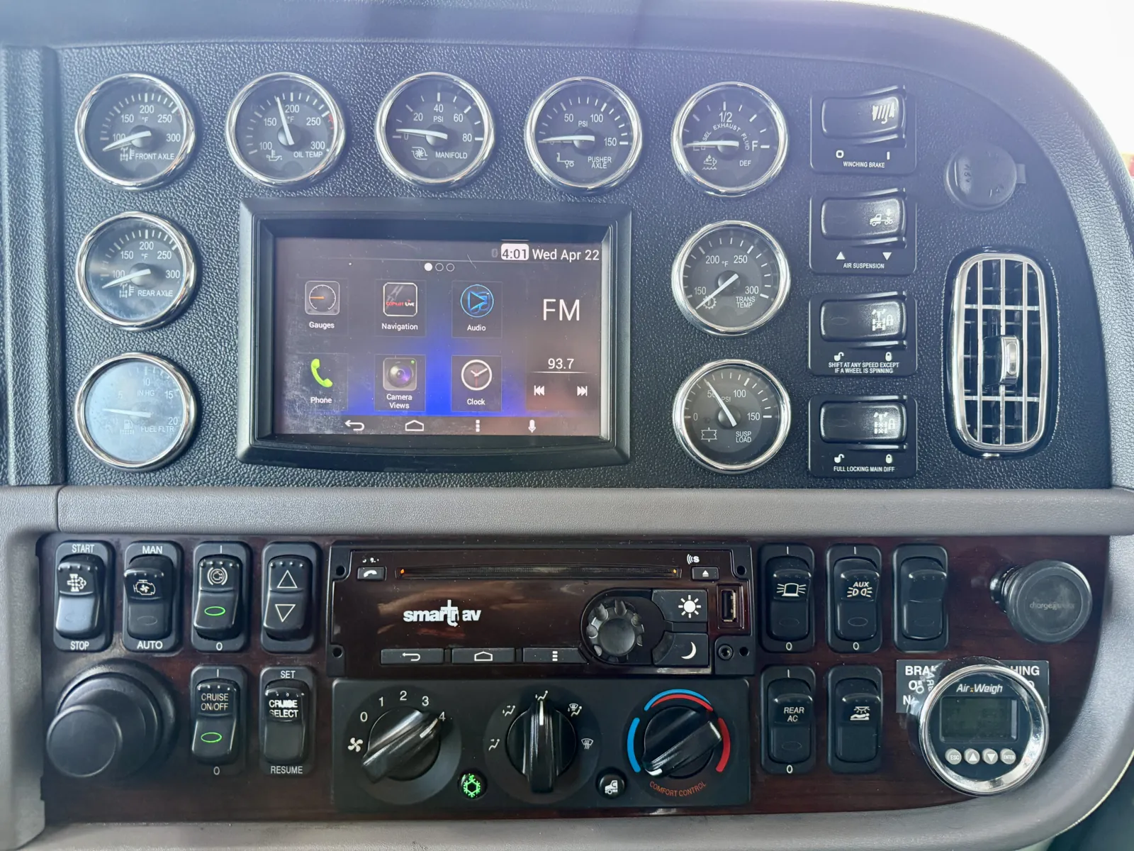 2017 Peterbilt 389 - image 32