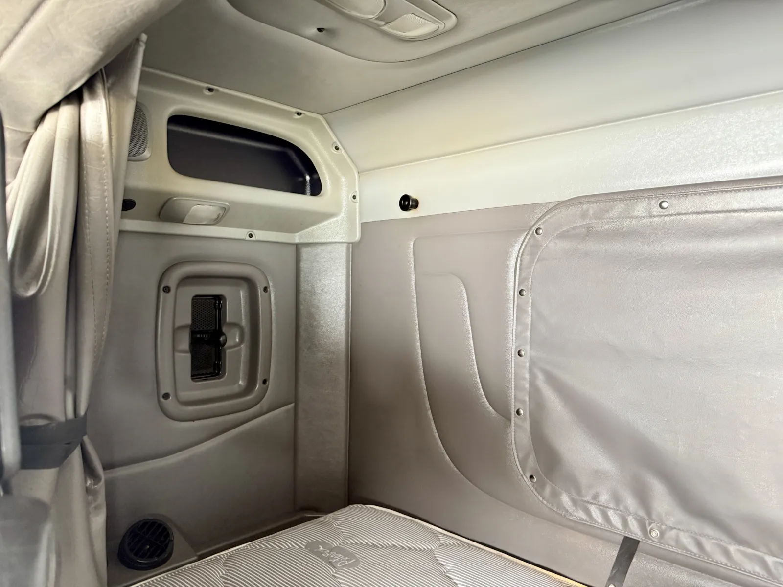 2017 Peterbilt 389 - image 36