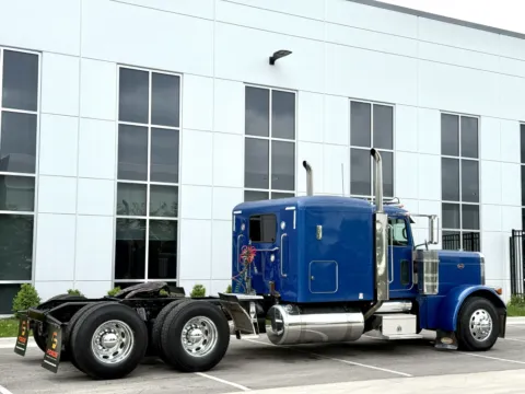 More photos of 2006 PETERBILT 379 at Forge Truck Centers - Illinois, IL