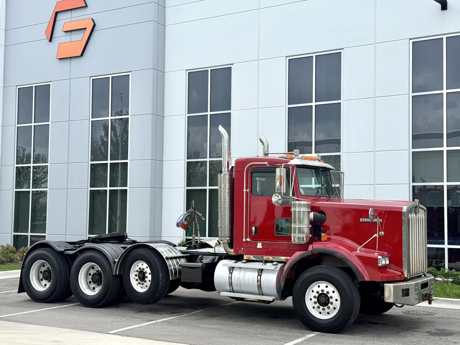 2003 Kenworth T800 - image 2