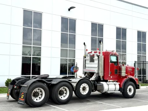 More photos of 2003 KENWORTH T800 at Forge Truck Centers - Illinois, IL