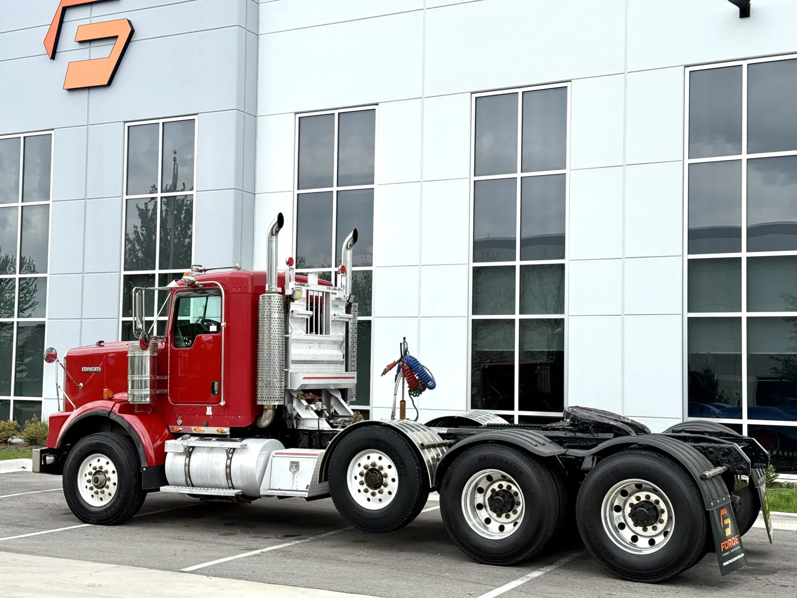 2003 Kenworth T800 - image 6