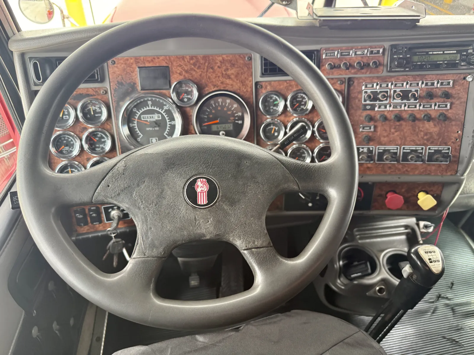 2003 Kenworth T800 - image 16