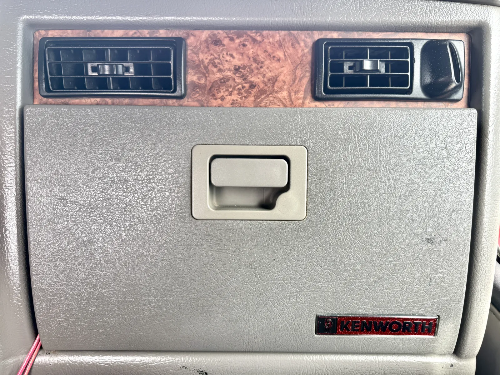 2003 Kenworth T800 - image 19