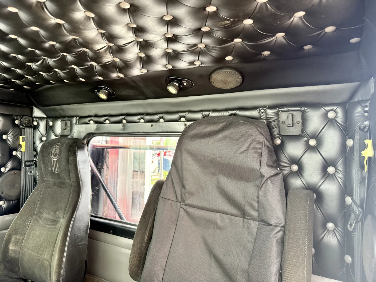 2003 Kenworth T800 - image 20