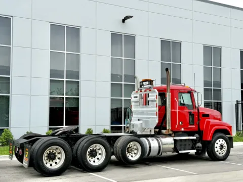 More photos of 2013 MACK CHU613 at Forge Truck Centers - Illinois, IL