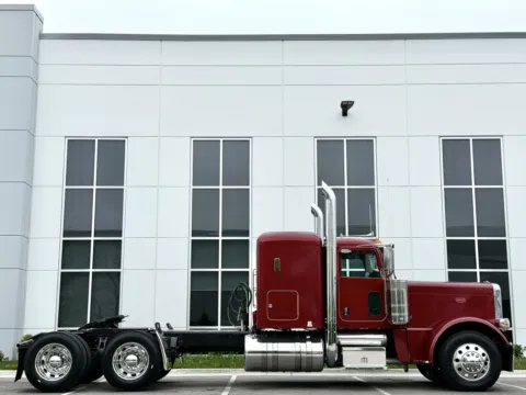 Another view of 2017 PETERBILT 389 for sale in New Lenox, IL at Forge Truck Centers - Illinois