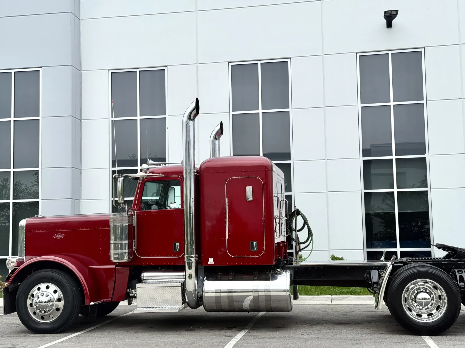 2017 Peterbilt 389 in New Lenox, IL — photo 8