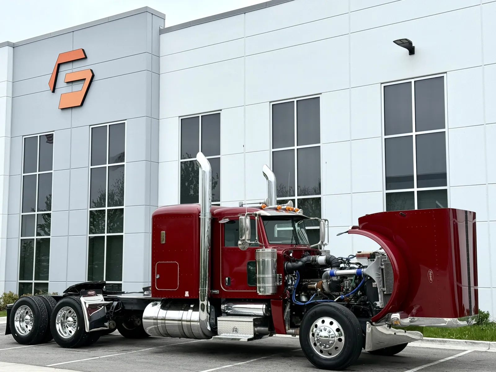 2017 Peterbilt 389 in New Lenox, IL — photo 9