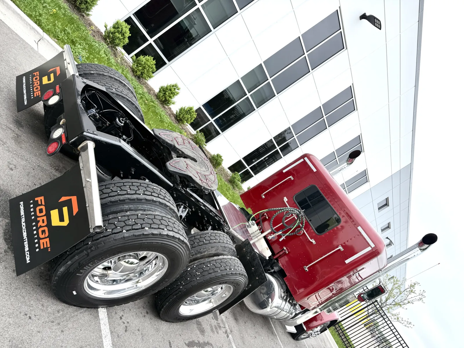 2017 Peterbilt 389 in New Lenox, IL — photo 11