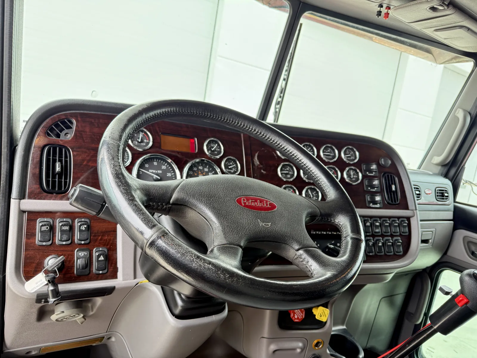 2017 Peterbilt 389 in New Lenox, IL — photo 15