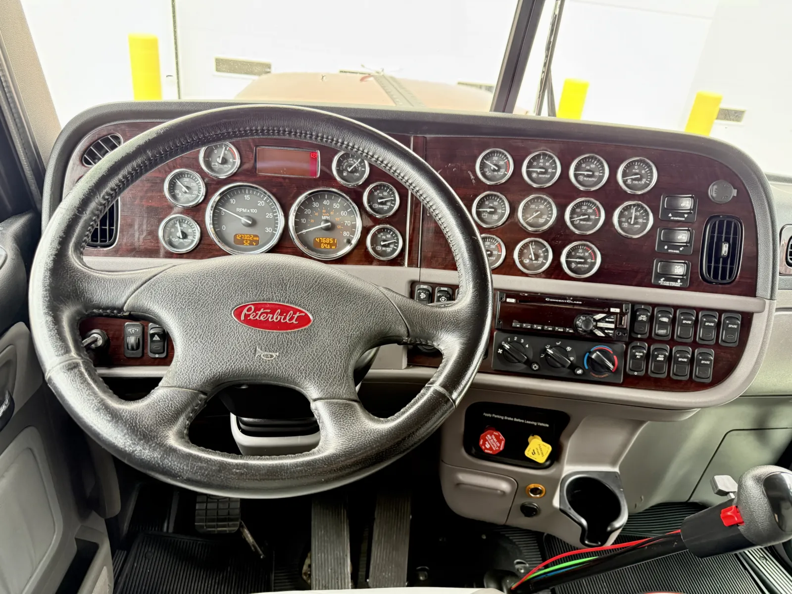 2017 Peterbilt 389 in New Lenox, IL — photo 16