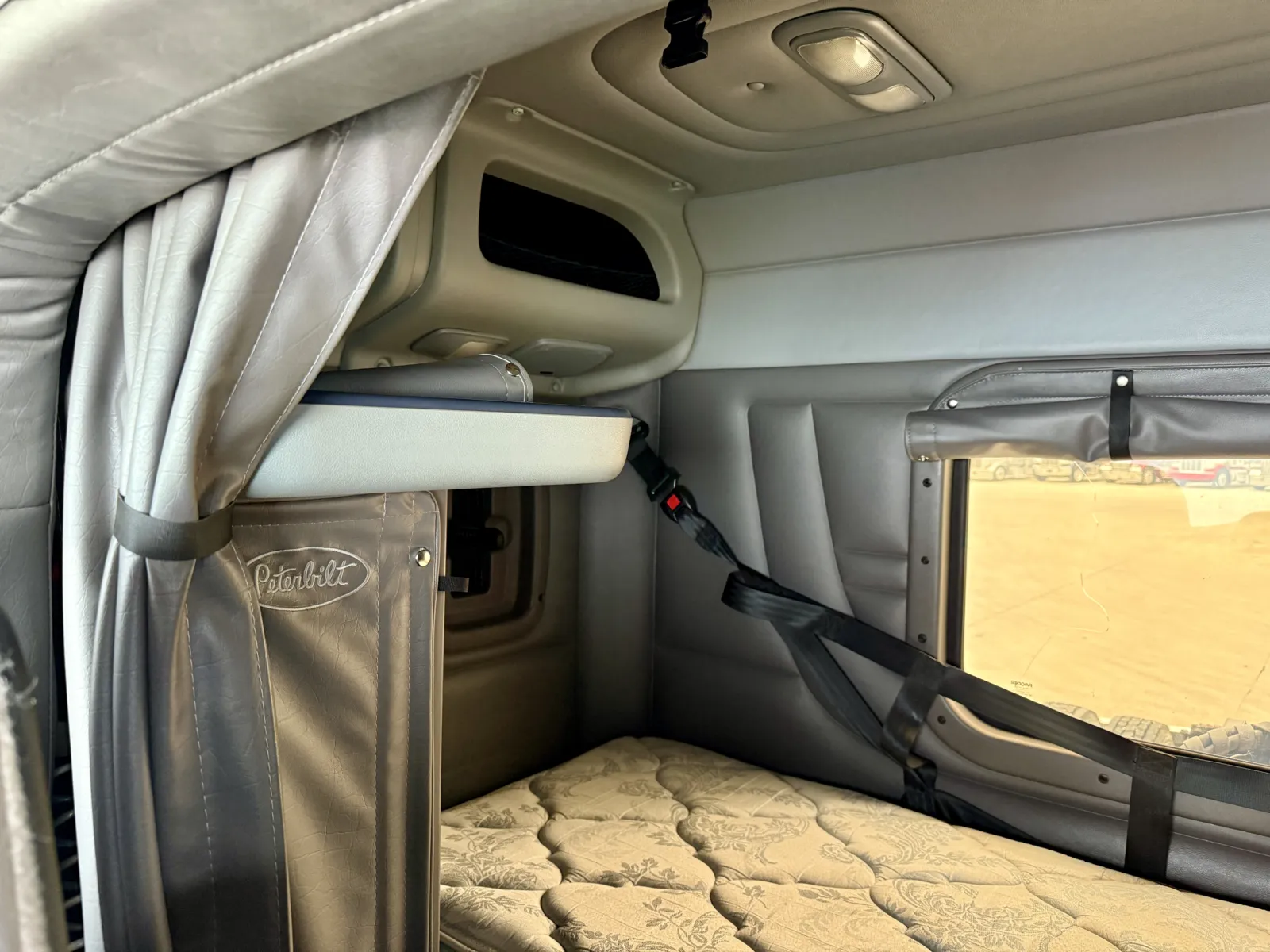 2017 Peterbilt 389 in New Lenox, IL — photo 22