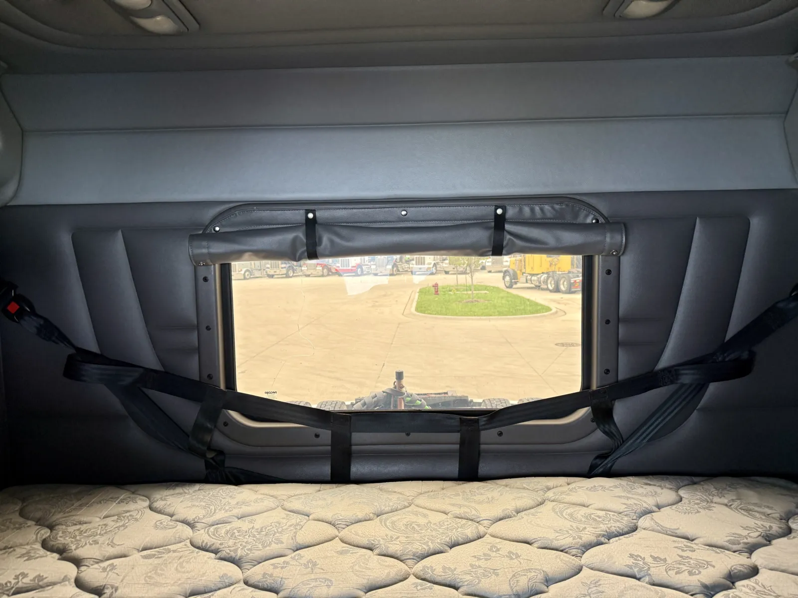 2017 Peterbilt 389 in New Lenox, IL — photo 23