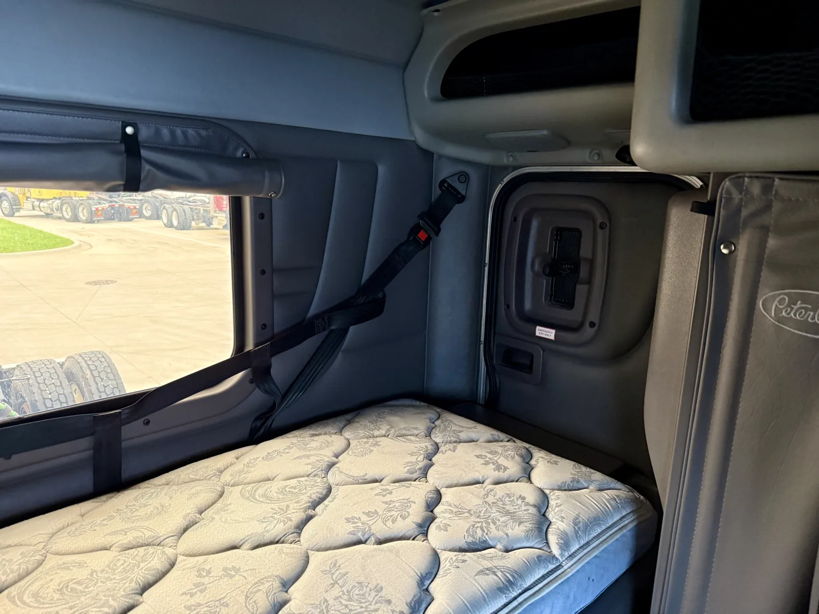 2017 Peterbilt 389 in New Lenox, IL — photo 24