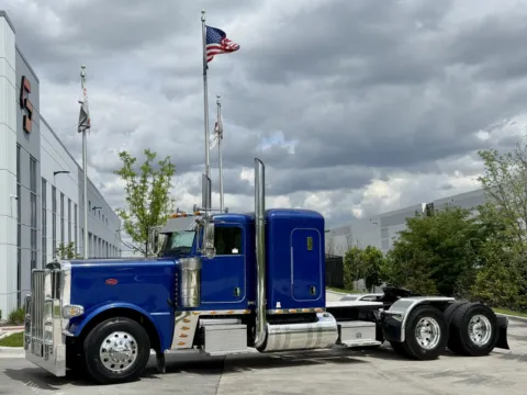 2016 PETERBILT 389 for sale in New Lenox, IL