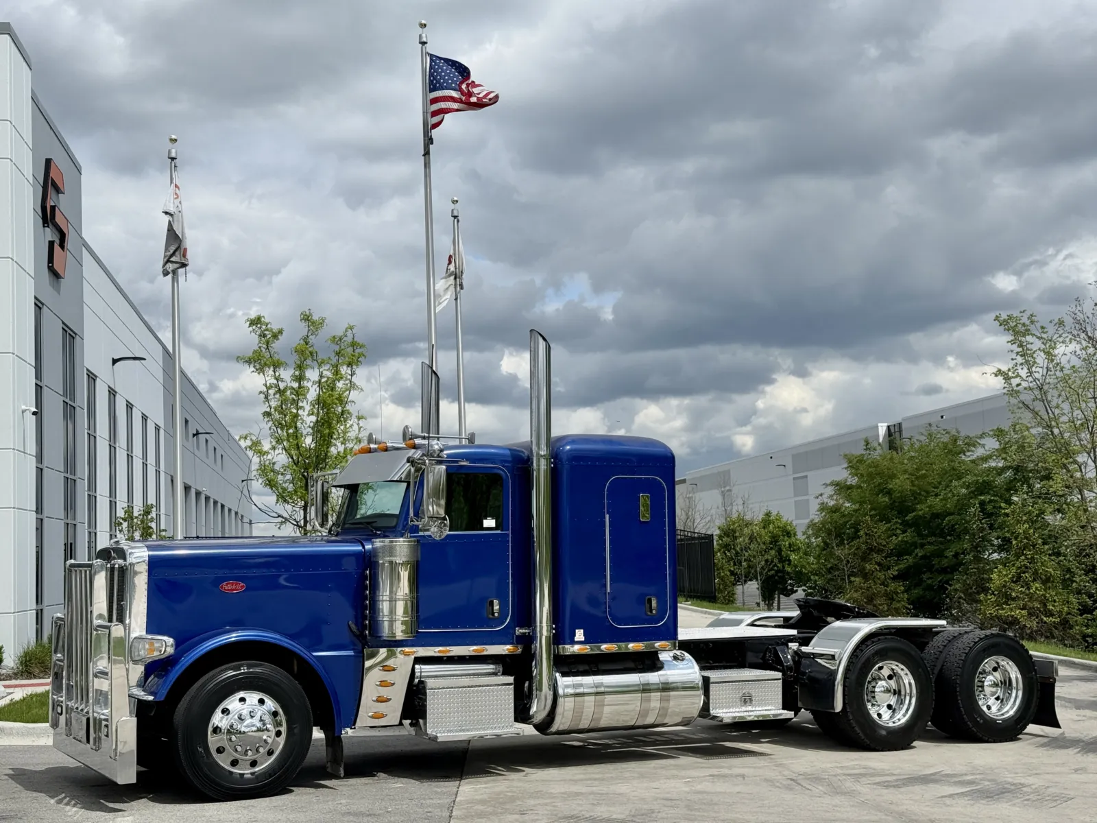 2016 PETERBILT 389