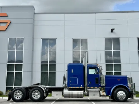 Another view of 2016 PETERBILT 389 for sale in New Lenox, IL at Forge Truck Centers - Illinois